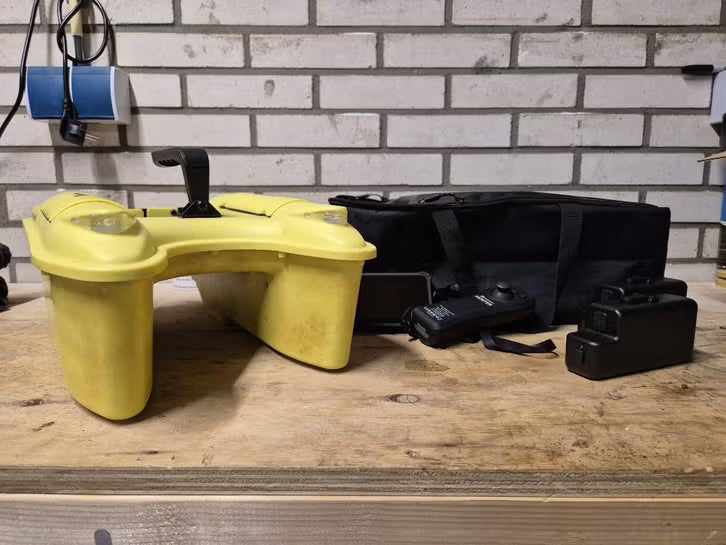 SECONDE CHOIX – Bateau amorceur RidgeMonkey Hunter 750 avec sondeur – Hi-Viz